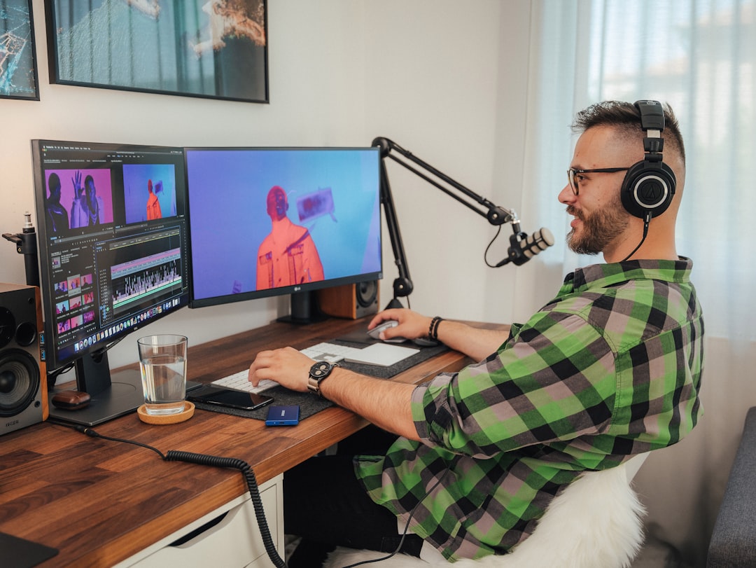 Photo streaming vs Radio online