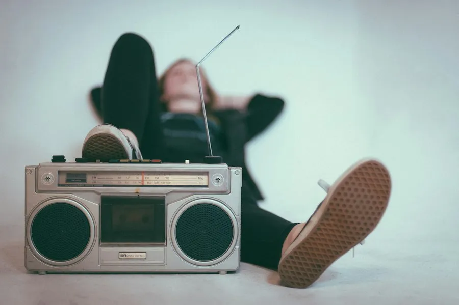Photo online radio broadcasting guide
